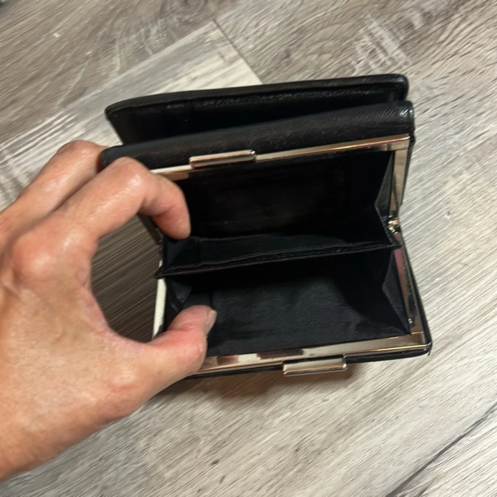 Pre loved Burberry wallet - Picture 6 of 10